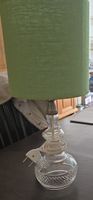 Elegante Glaslampe mit grünem Schirm