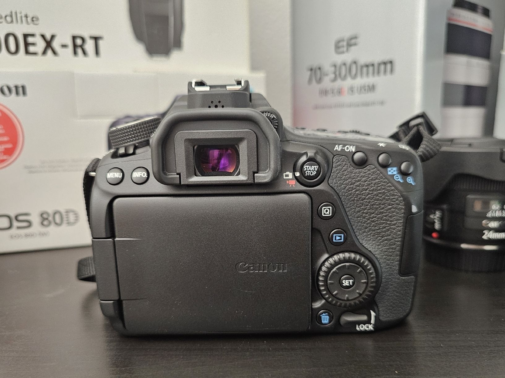 Canon Appareil photo: Canon EOS 80D mit viel Zubehör – D'occasion à Rubigen par Dosii 2