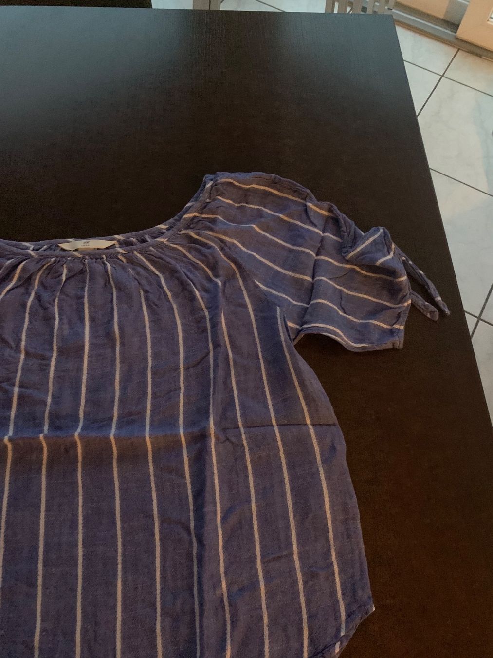 H&M T-shirt: T-shirt de chez H&M taille 34 – Usato da Domdidier venduto da qatar1973 1