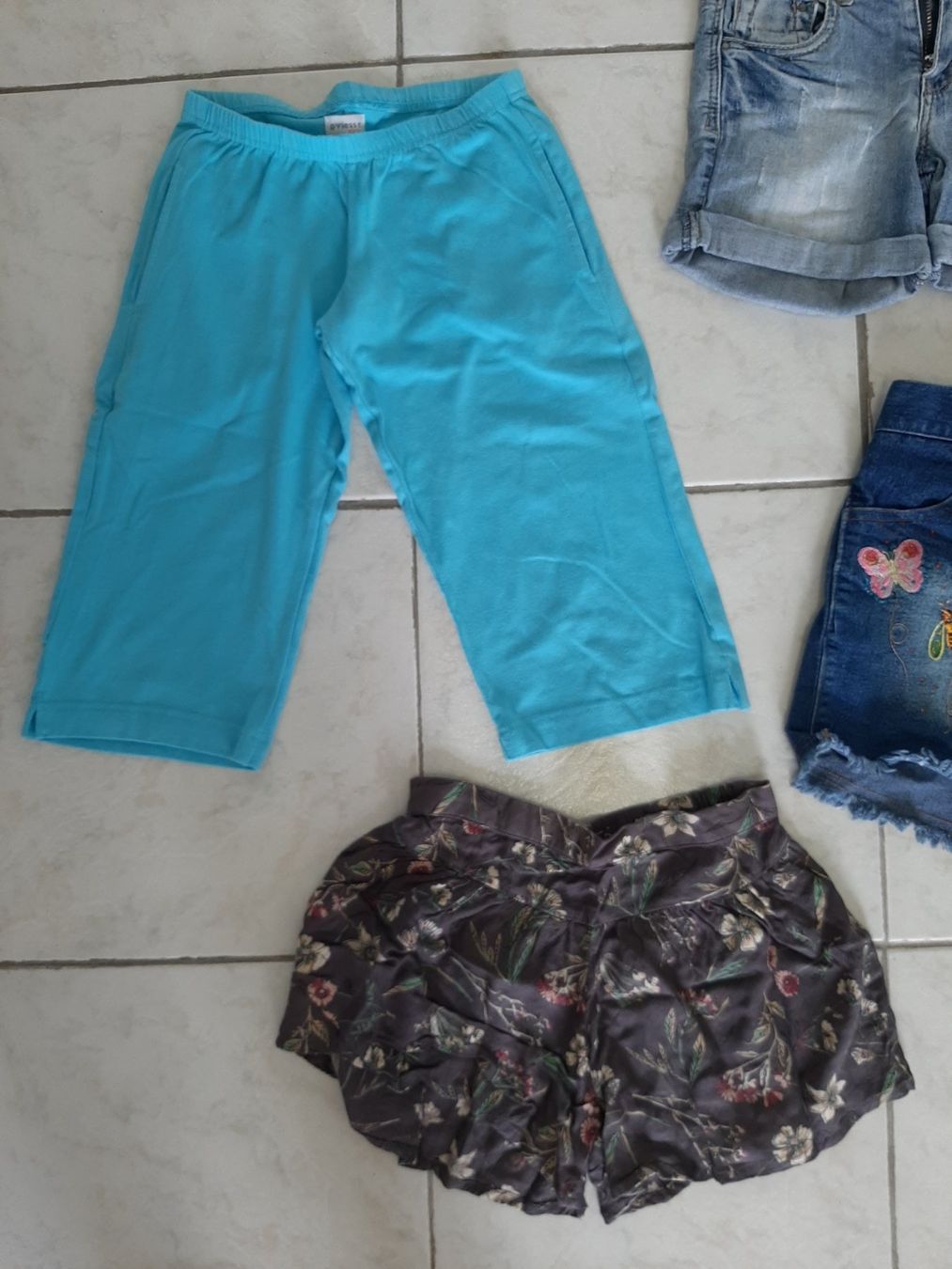 Lotti & Set di vestiti: Shorts gr. 116 – Usato da Brissago venduto da lucabell 1