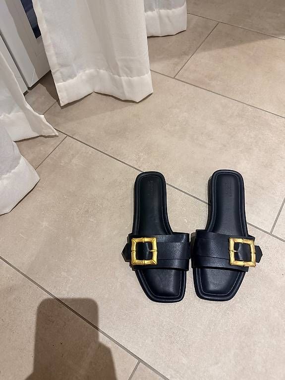 Damenschuhe: Sandalen schwarz mit Schnalle – Gebraucht aus Bözberg von van_52qk 1