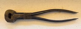 ANTIKE EISEN ZANGE 26CM LANG MIT PUNZEN
