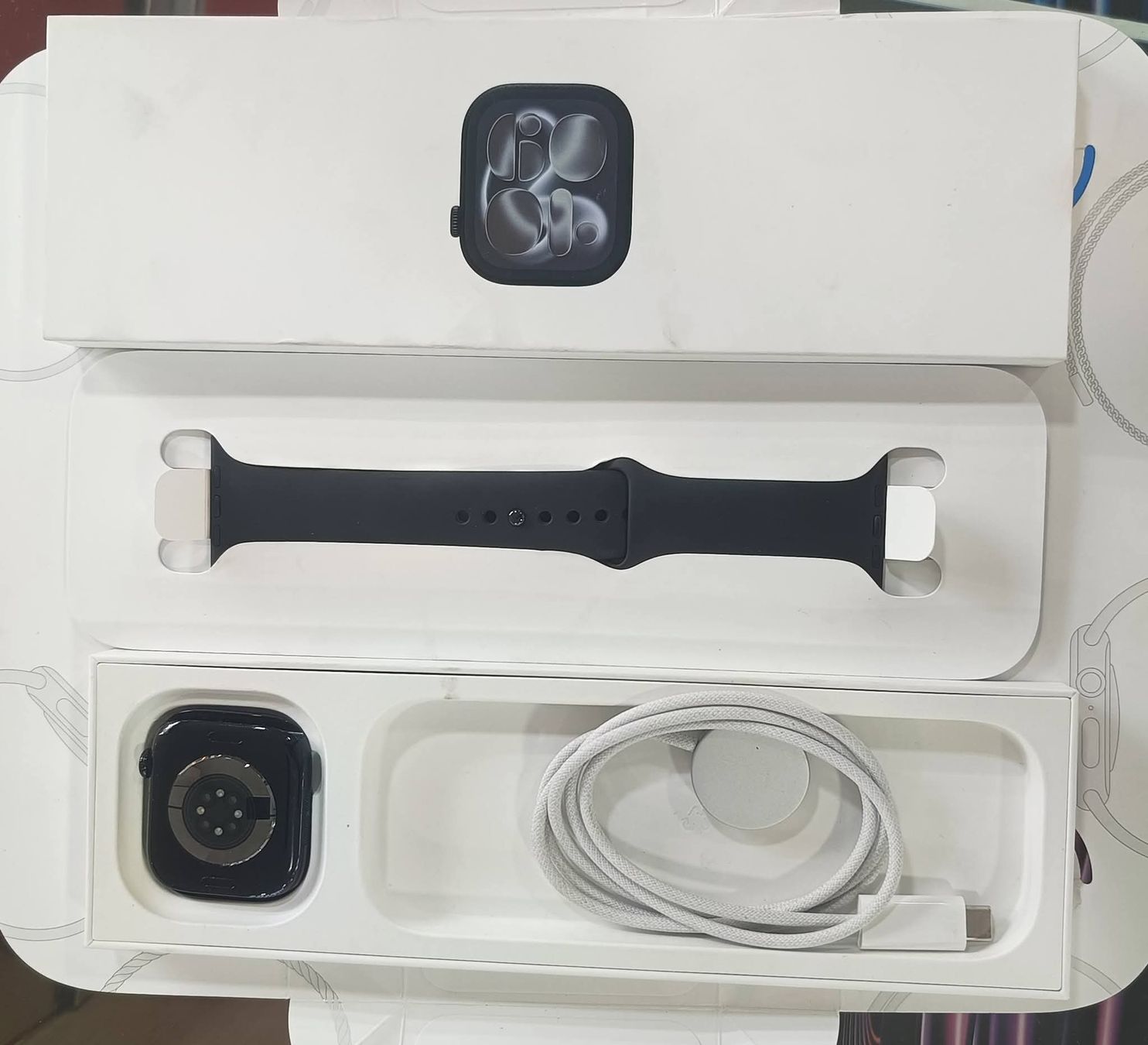 Apple Smartwatch: Apple watch Serie 11 – Nuovo (secondo la descrizione) da Basel venduto da bil_ql6x