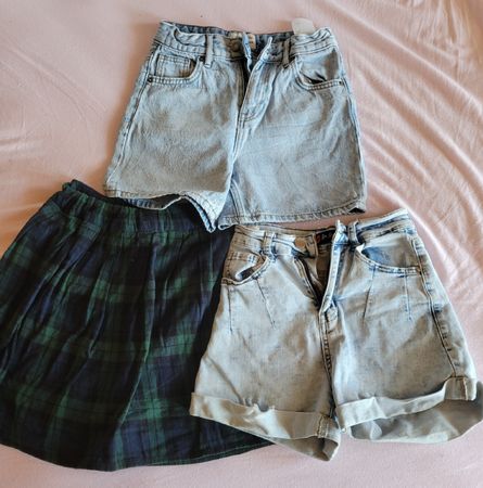 Lot 2 shorts en jean Teddy Smith et jupe-short Galeries Laf