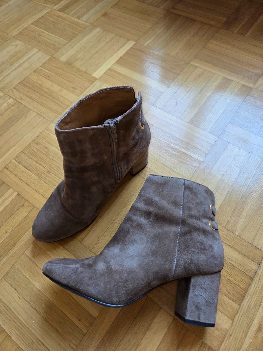 Scarpe da donna: Bottine en daim beige taille 40 – Usato da Grand-Lancy venduto da jess.gms