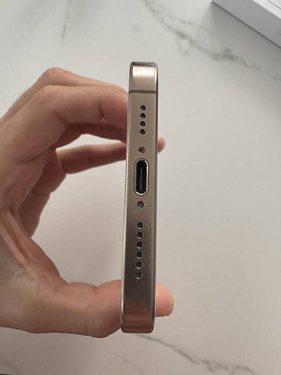 Apple Portables: iPhone 16 Pro Max – D'occasion à Wohlen AG par prettymf 4