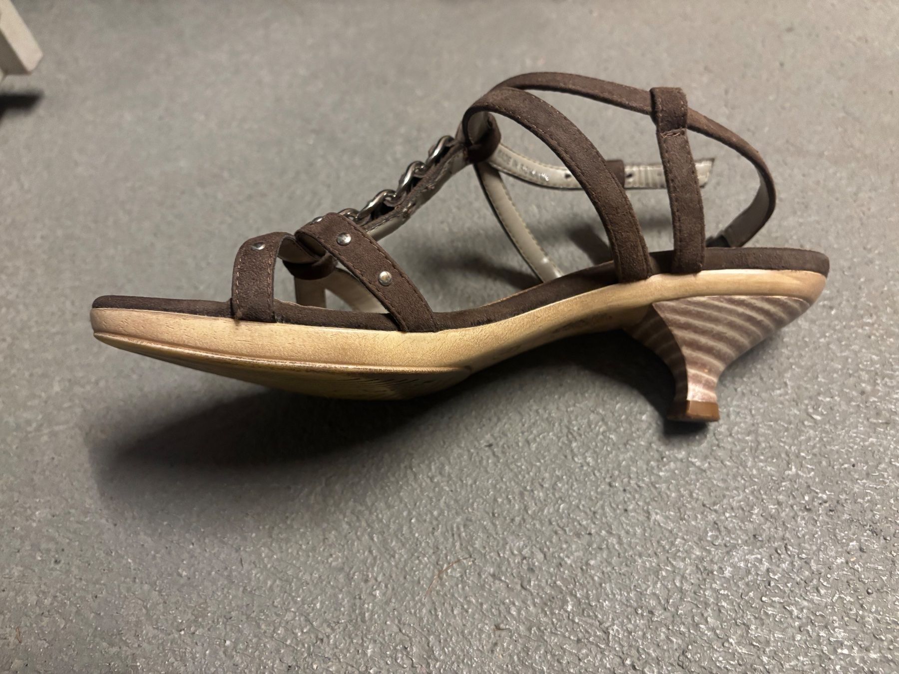 Scarpe da donna: Sommerschuhe Grösse 37 – Usato da Ennenda venduto da OMJAMA