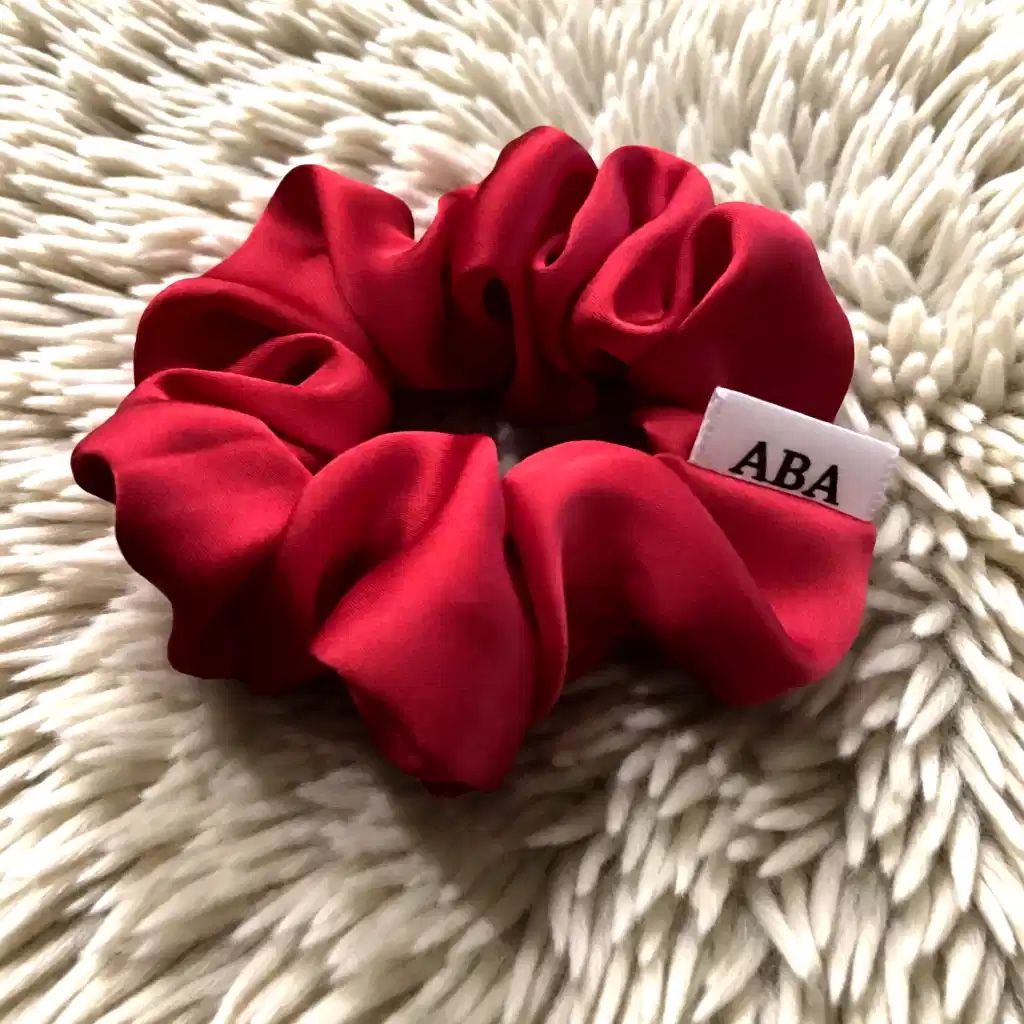 Accessori per capelli: Seide Scrunchie Handgemachtes - Rotwein Scrunchie - Neu! – Nuovo e nell'imballaggio originale da Vals venduto da ABA-Atelier 3