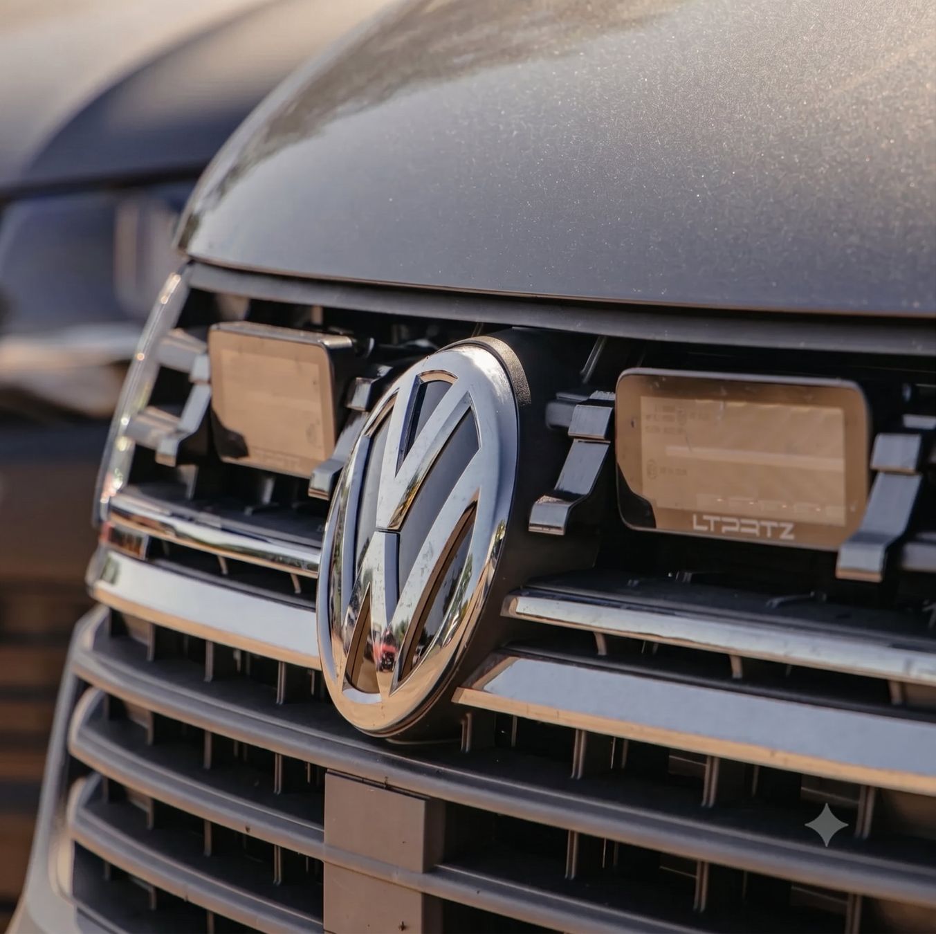 VW Fari: VW T6.1 Integrationkit Zusatzscheinwerfer Kühlergrill – Nuovo e nell'imballaggio originale da Full-Reuenthal venduto da halle46