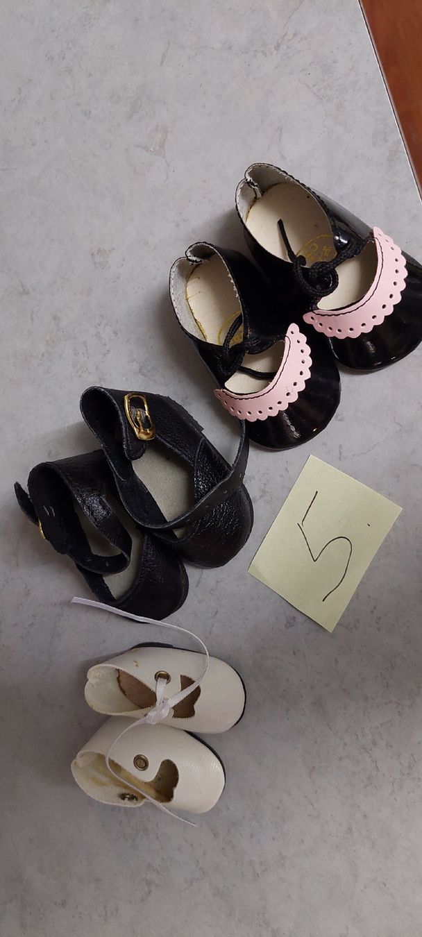 Puppen: Puppenschuhe – Gebraucht aus Muri AG von nindo1 8