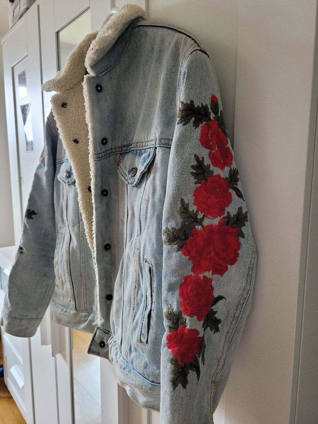 Levi's Giacche: Gefütterte Levis Jeansjacke – Usato da Olten venduto da Greenbaglady 1