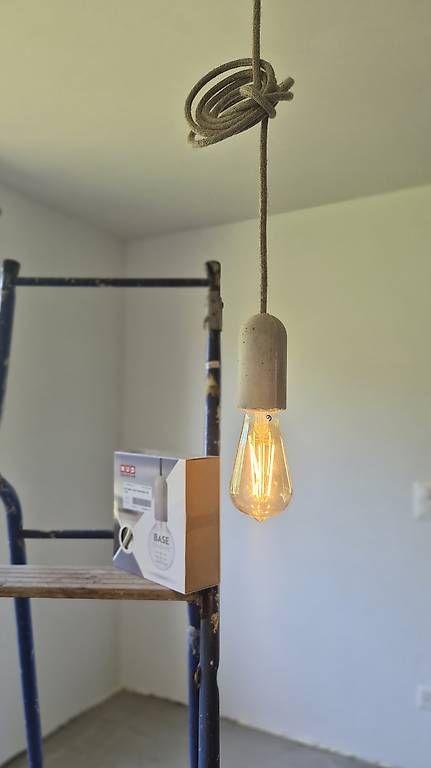 Lampen: Beton Pedellampe Nud Collection – Gebraucht aus Kreuzlingen von souverandy 1