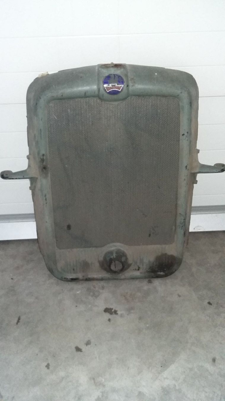 Alle Autoersatzteile: Oldtimer Frontmaske Kühler  Maske Bedford ca. 1930 Deko – Gebraucht aus DULLIKEN von Lerchclassicdulliken