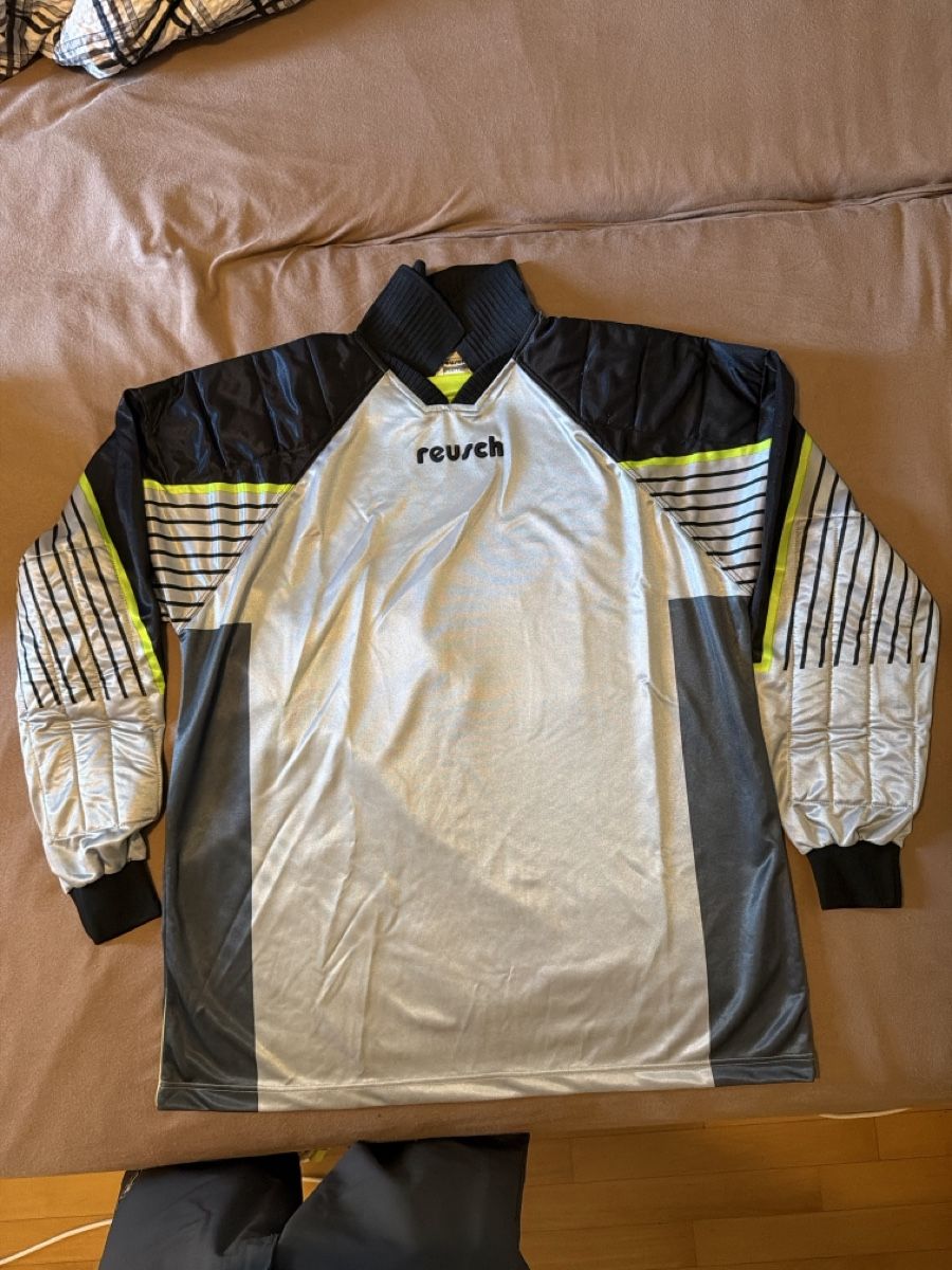 Adidas Kleiderpakete: Affarone portiere  – Gebraucht aus Sementina von bru_vpp5 5