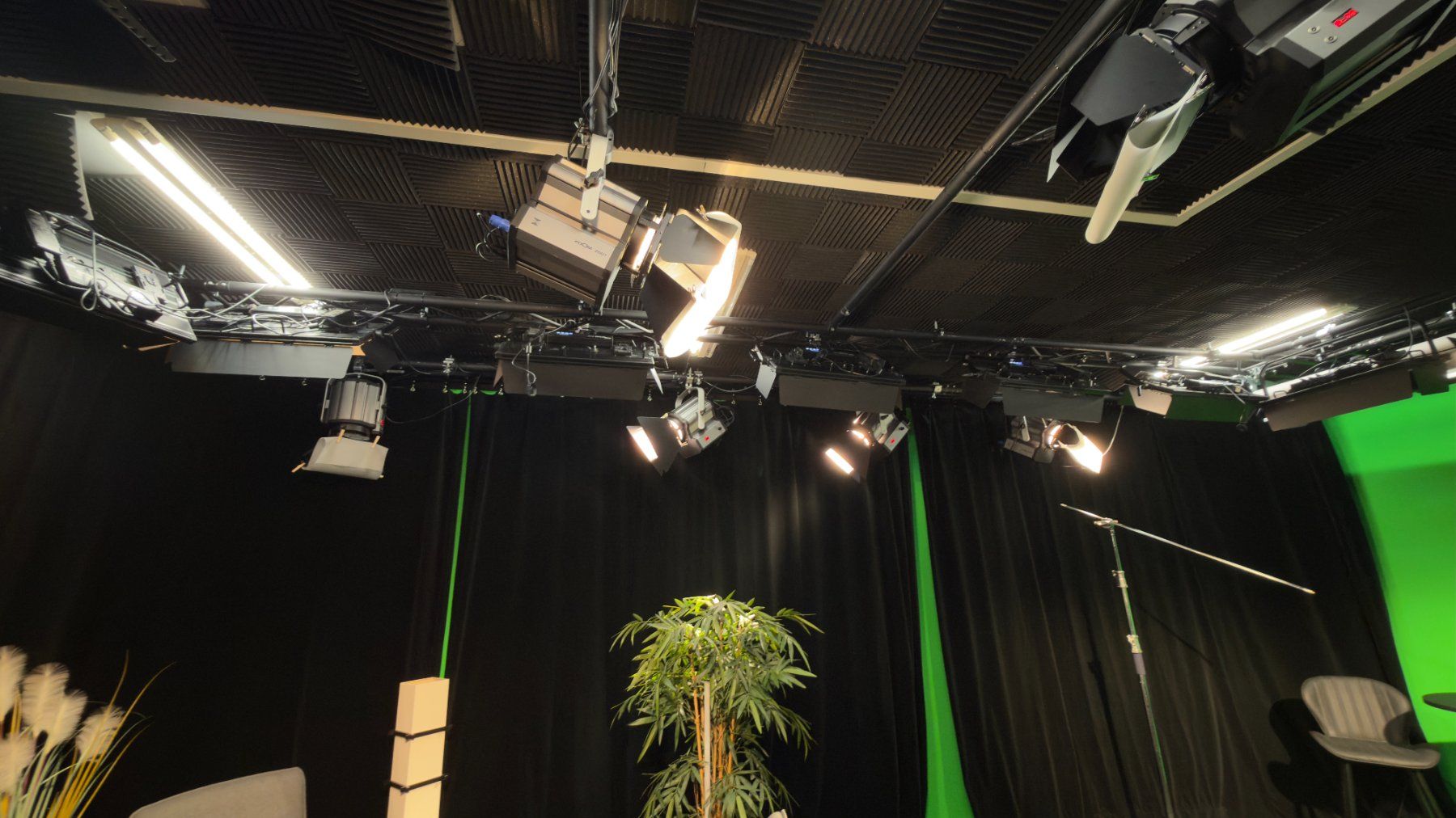 Lampen: Éclairage studio complet avec Nanlux, Fresnel, structure,DMX – Gebraucht aus Fribourg von Malone 6