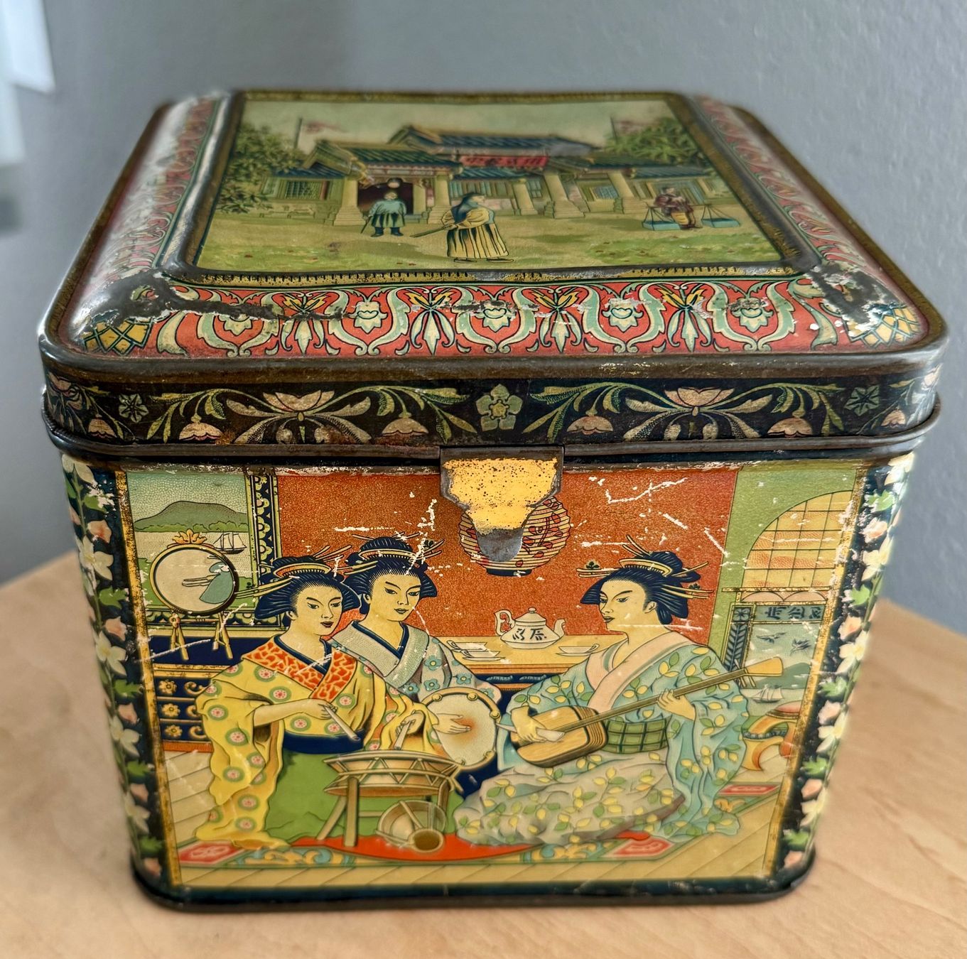 Dosen: Antike Blechdose Teedose chinesische Motive – Gebraucht aus Rothrist von Luckywinner 1
