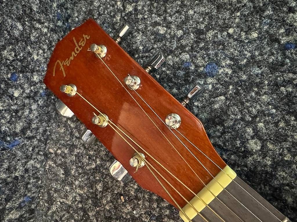 Instruments de musique: Fender DG4 Acoustic Dreadnought Almost Vintage! – D'occasion à Morges par GvnMusic 8