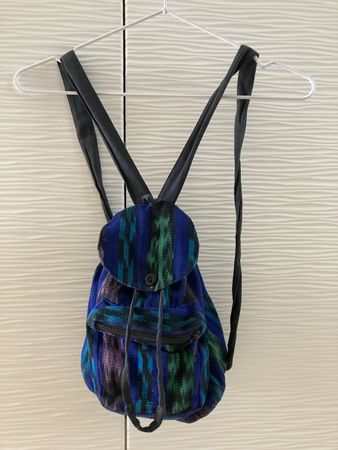 Gemusterter Rucksack - klein & praktisch