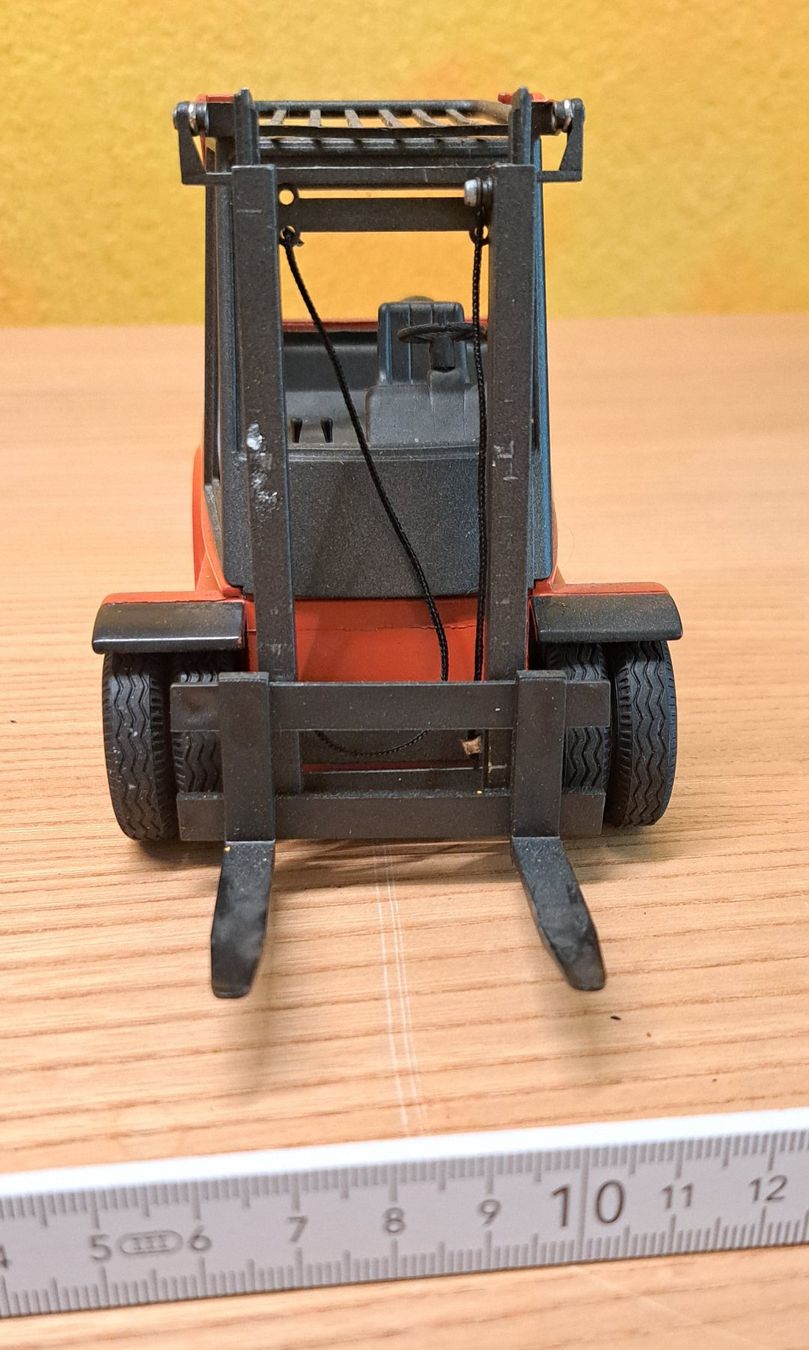 Gama Kit di modellismo & Modellini statici: Linde Stapler (Gabelstapler Modell, Gamma 2422 / 1:24 – Usato da Dietlikon venduto da kosta.katoglou 4