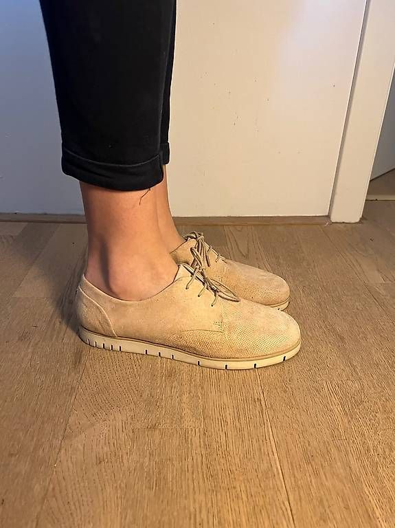Scarpe da donna: 2 Paar Lederschuhe Grösse 39 – Usato da Zollikerberg venduto da WineInvest
