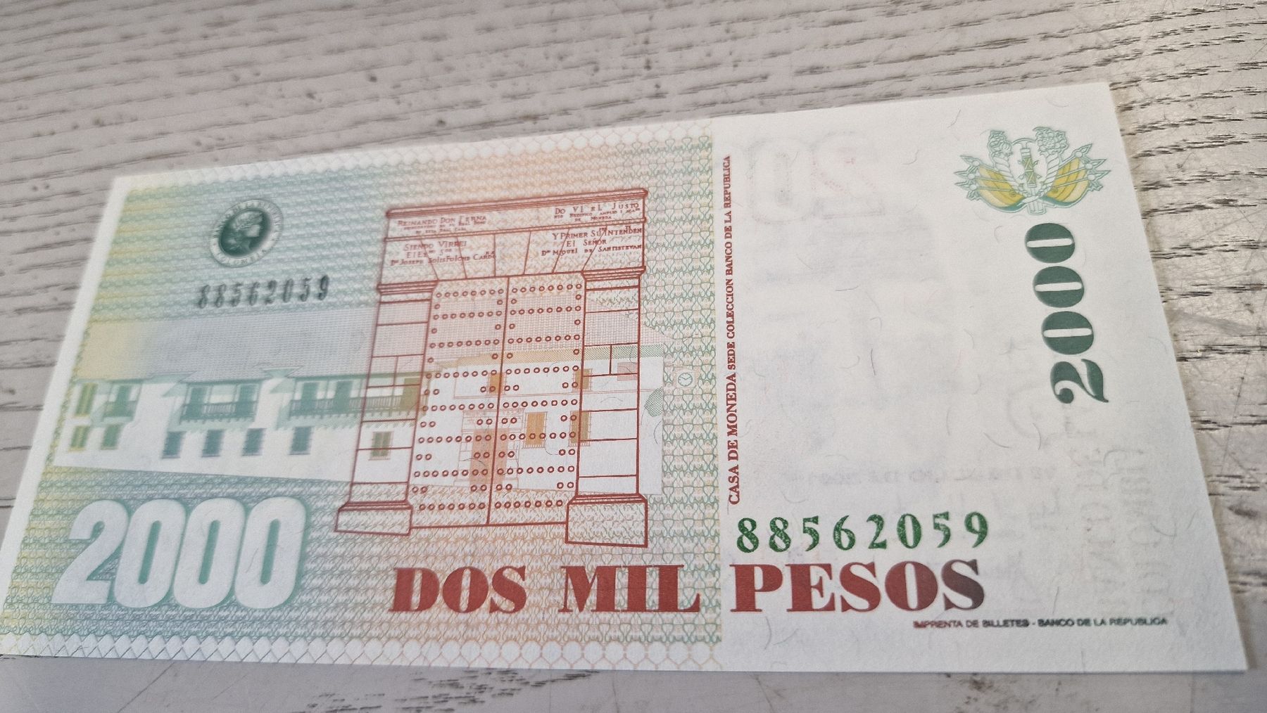 Billets de banque: 2000 Pesos Kolumbien Banknote 2001 – Neuf avec emballage d'origine à Herisau par Antiques.AR 1