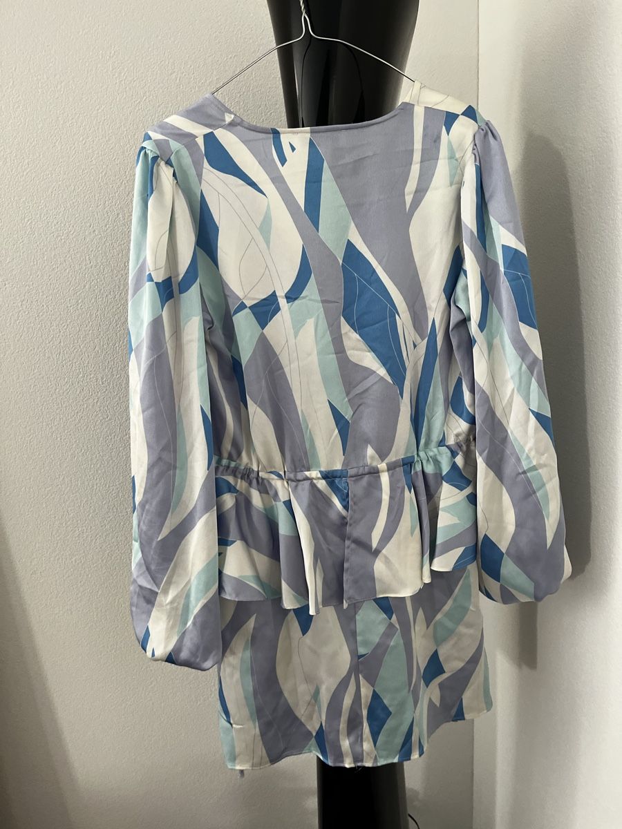 Vestiti: Kleid seidenoptik hellblau/lila/weiss Gr. 38 – Nuovo (secondo la descrizione) da Hinwil venduto da dire07 2