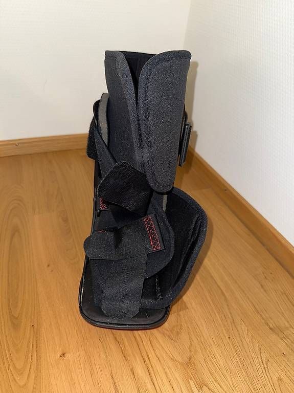 Attrezzature mediche: Gebrauchter orthopädischer Gehschuh/Walker Gr. M – Usato da Allschwil venduto da ale_7fwy 2