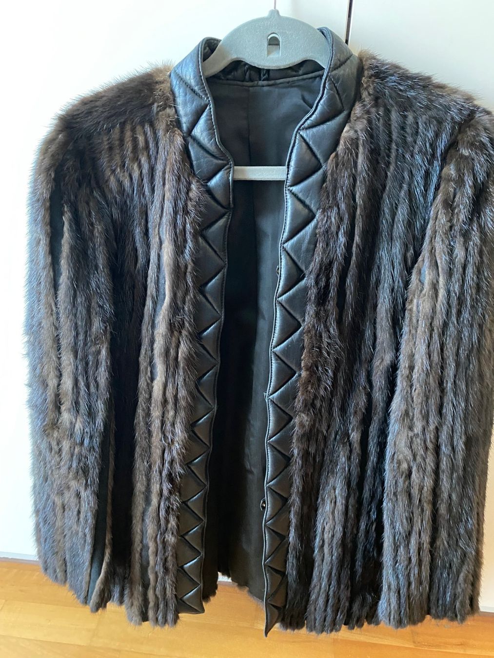 Nerz Giacche: Nerzjacke mit Lederanteilen – Usato da Flaach venduto da hundeli2