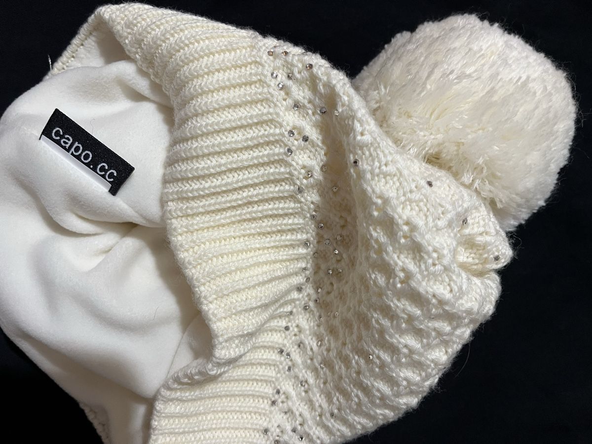 Copricapi, berretti & cappellini: Capo Beanie with Rhinestones White – Nuovo (secondo la descrizione) da Zürich venduto da ShopaholicGems 4