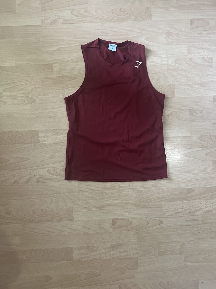 Gymshark T-shirt: Tanktop Gymshark, rot, Grösse M – Nuovo (secondo la descrizione) da Unterägeri venduto da -Yasmina-