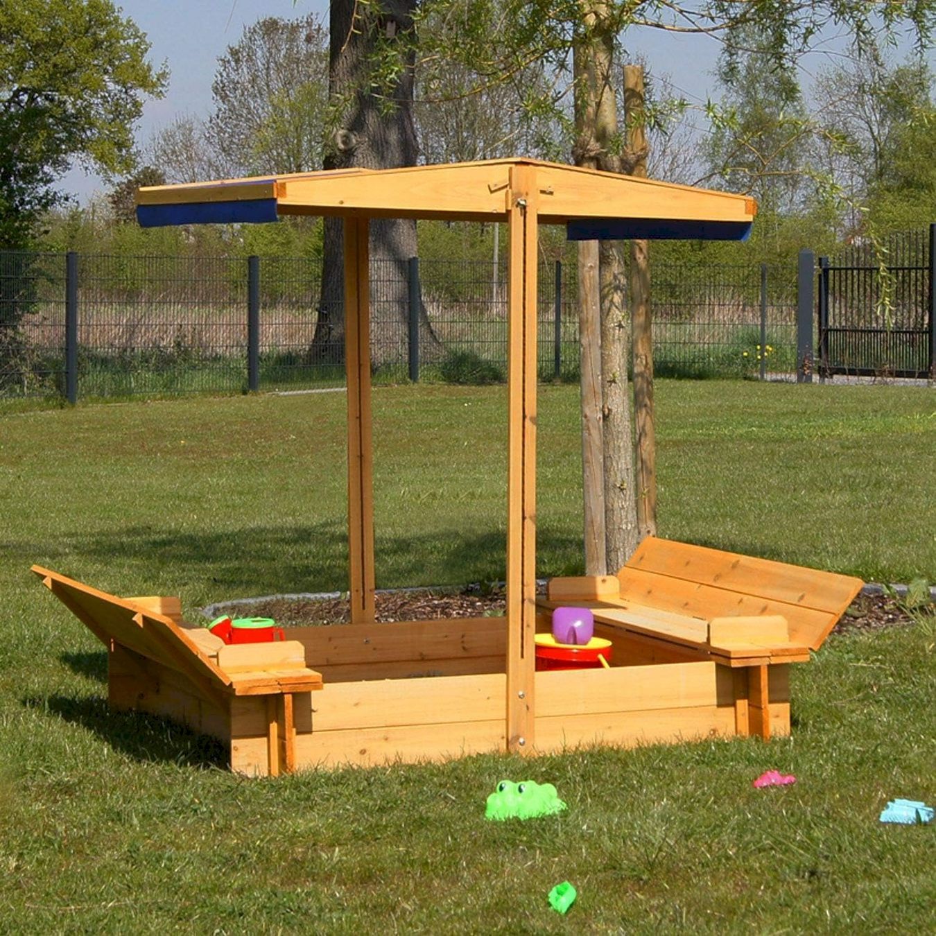 Sabbiera per bambini: Sandkasten mit absenkbaren Dach – Nuovo e nell'imballaggio originale da Bottighofen venduto da zaap