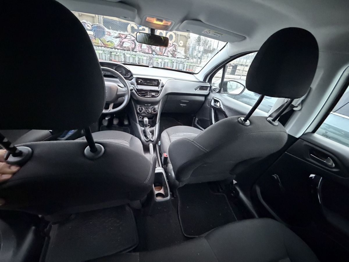 Peugeot Automobili: Peugeot 208 1.2 VTi  ab MFK – Usato da Oftringen venduto da A1Rental 8