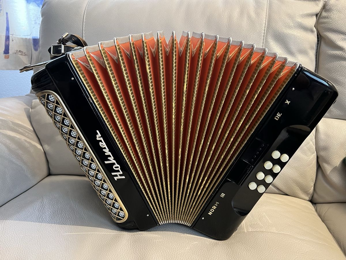 Hohner Musikinstrumente: Hohner Norma 3 De Luxe – Gebraucht aus Schüpfheim von ukb5 2