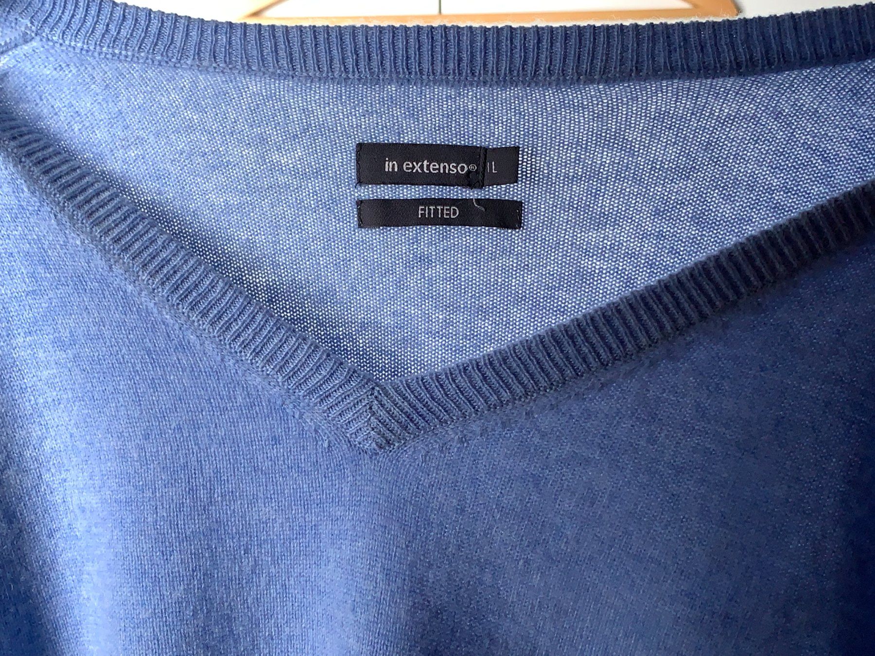 Maglioni & Felpe: 100% Kaschmir Pullover V-Ausschnitt Hellblau, Grösse L – Usato da Zürich venduto da lor_s6l8 4