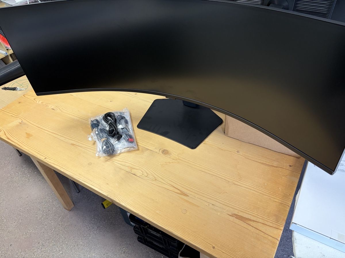 Samsung Monitore: Samsung Monitor – Neu (gemäss Beschreibung) aus Zürich von labadabadu 1