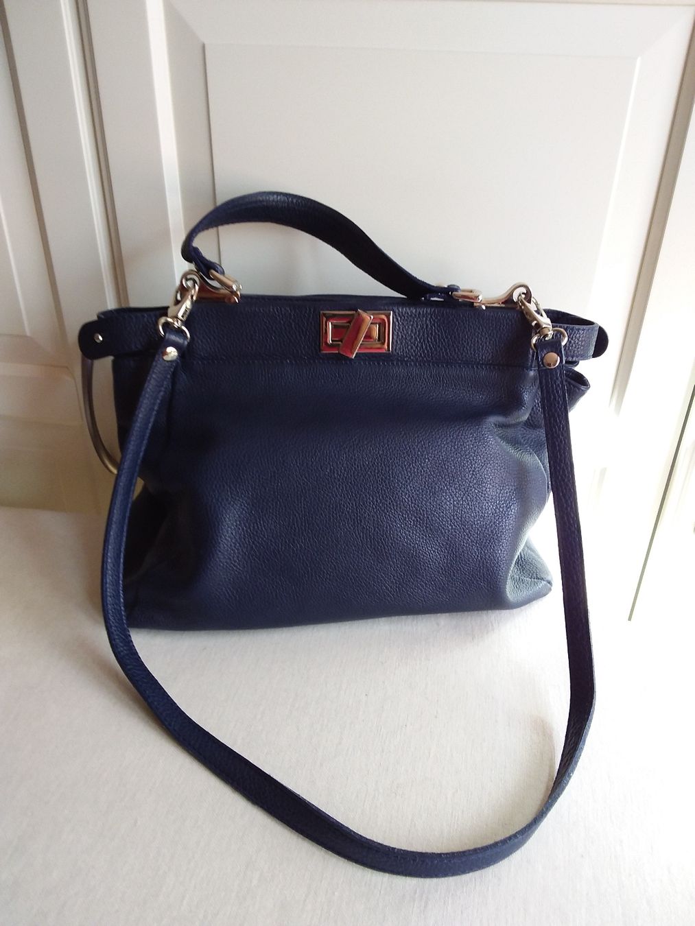 Taschen für Damen: Blaue Ledertasche  – Gebraucht aus Fey von ladamedunil