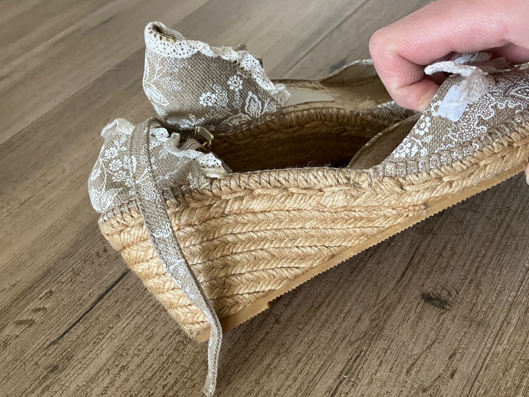 Scarpe da donna: Sandalen mit Keilabsatz Gr 41 – Usato da Büetigen venduto da Baxi87 1