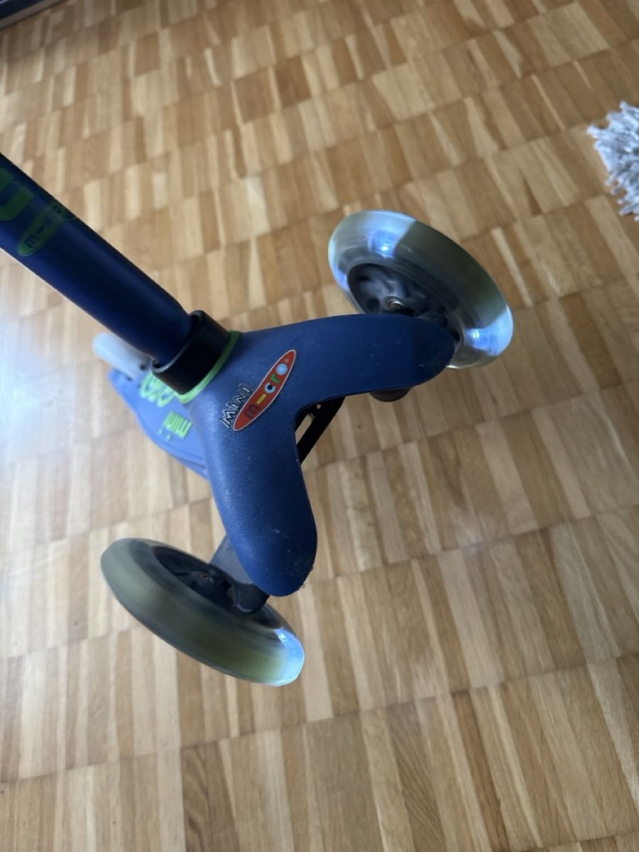 Micro Trottinett mit LED-Rädern – Blau/Grün – Sehr guter Zus (D ...