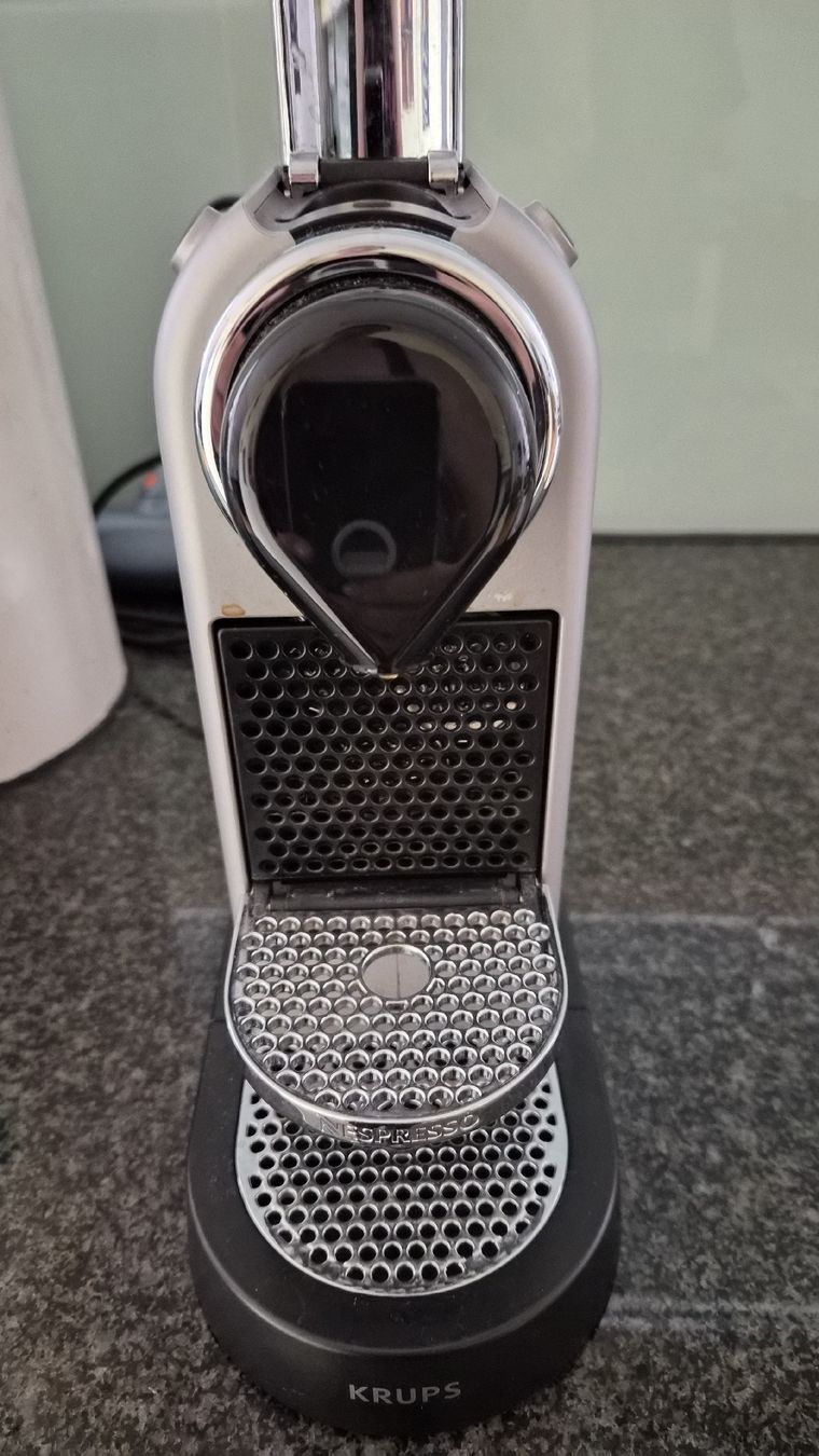 Nespresso Macchine per caffè & Macchine per espresso: Original Nespresso Maschine – Usato da Münchenbuchsee venduto da toviloa