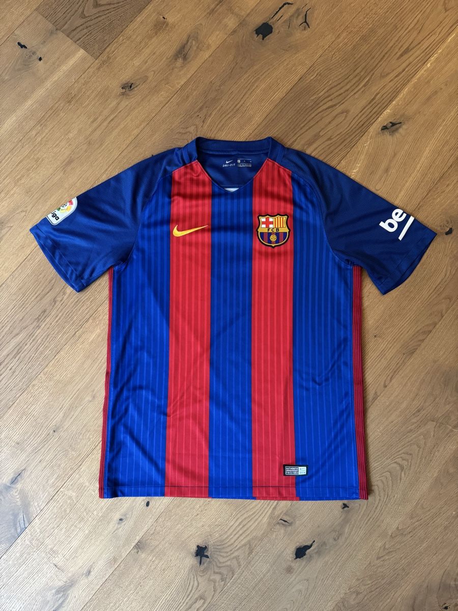 FC Barcelona Canottiere & Pantaloni: FC Barcelona Trikot 2016/2017 – Usato da Chur venduto da Lukas_Flohmarkt