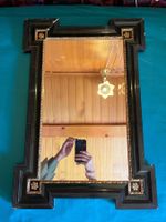 Schöner antiker Wandspiegel mit Goldverzierungen