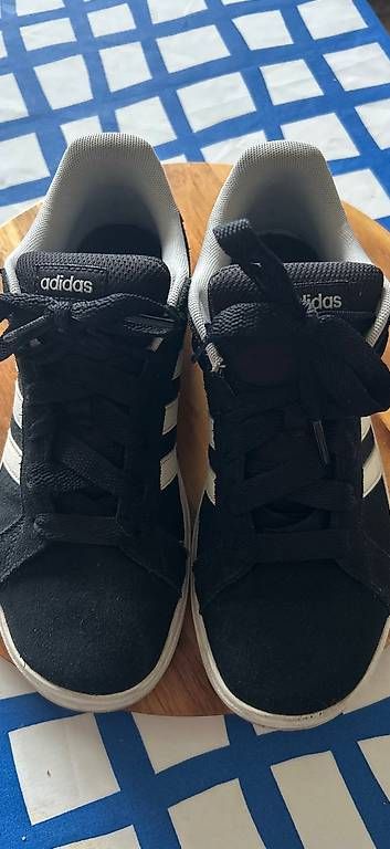 Scarpe da donna: Baskets Adidas noires et blanches  Pointure 38 – Usato da Sierre venduto da gui_mcn8