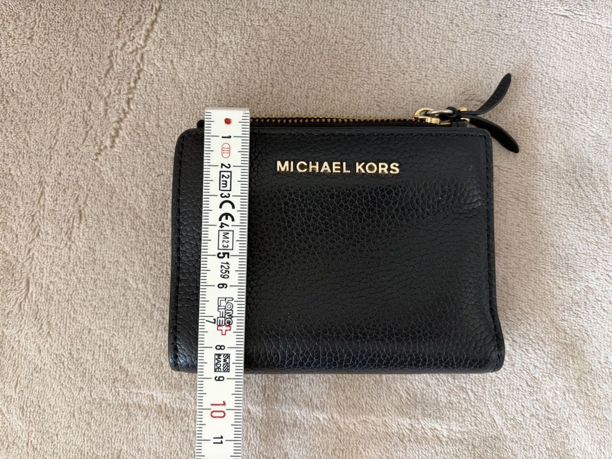 Michael Kors Portamonete: Michael Kors Portemonnaie, schwarz, stylisch, chic, Designer – Usato da Niederrohrdorf venduto da mitchelicious 1