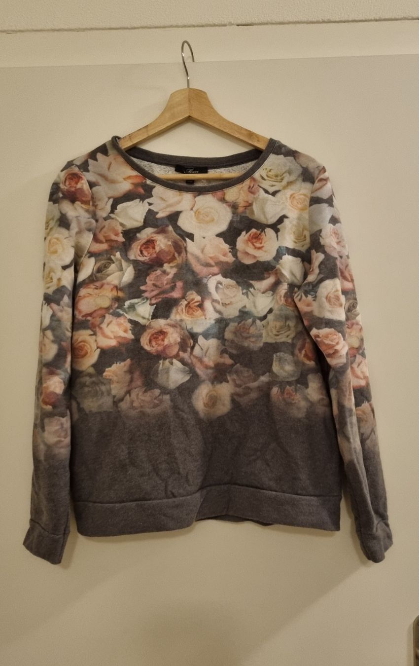 Mavi Maglioni & Felpe: 🌸🌹Pullover Blumen Mavi – Usato da Chur venduto da sinillo