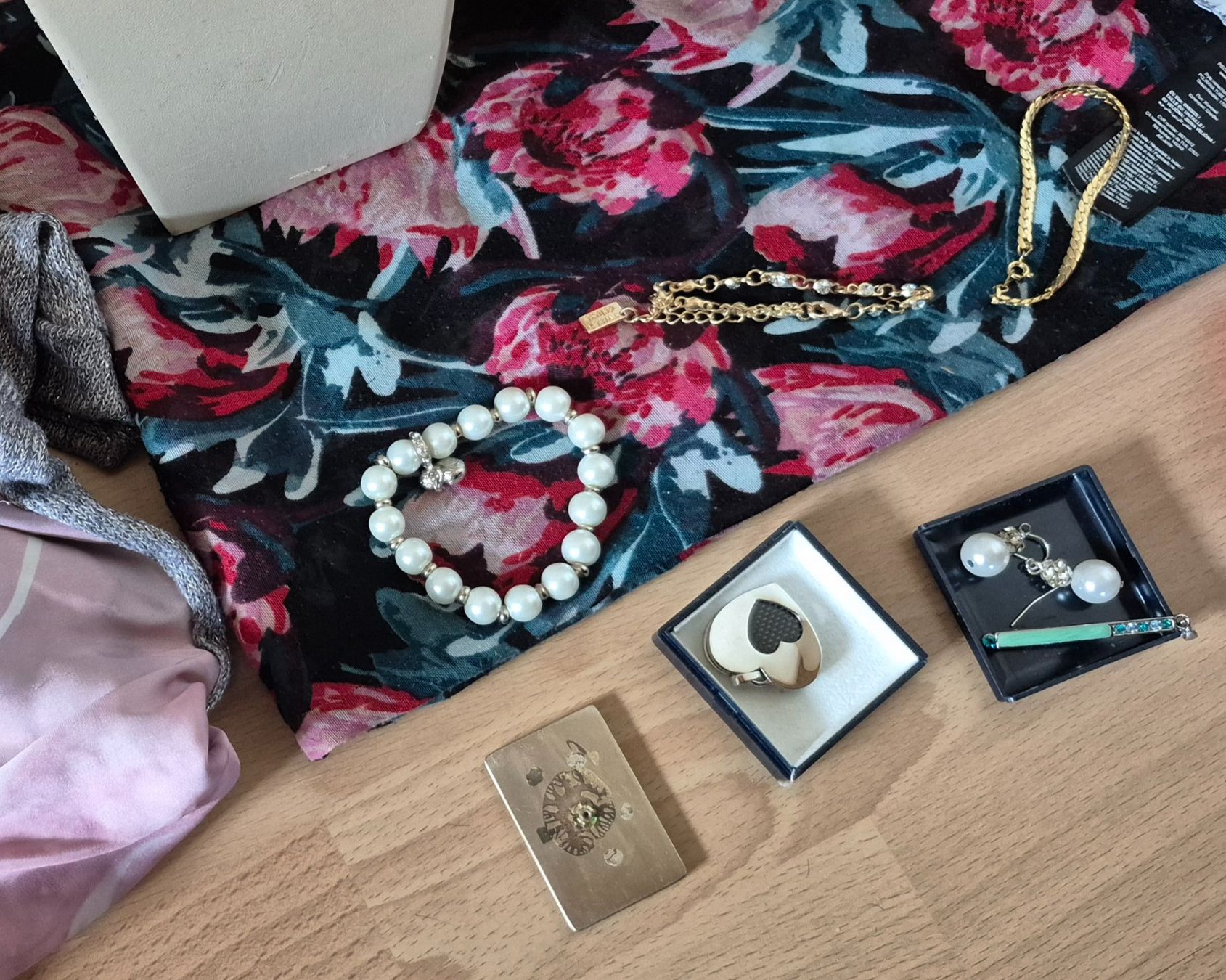 Altri gioielli: Schmuck Büste und Accessories – Usato da Adliswil venduto da cha_fq9f 6