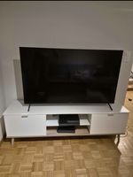 Weisses Lowboard, TV-Möbel