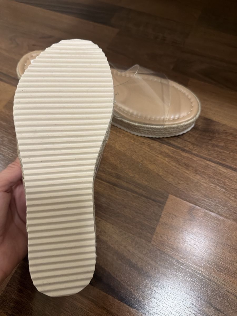 Damenschuhe: Sandaletten beige Grösse 37  – Neu (gemäss Beschreibung) aus Ennetbürgen von leejlagg 2
