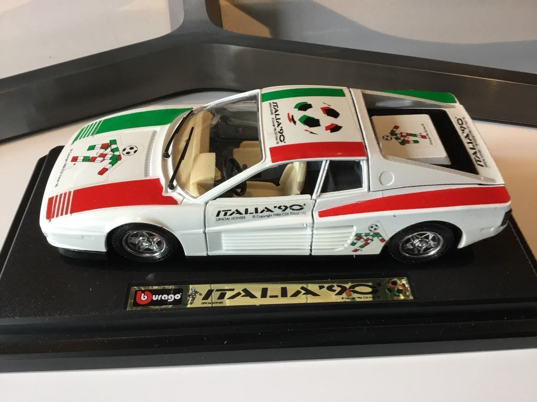 Ferrari Modellautos: FERRARI TESTAROSSA (1984), Massstab 1:24 – Neu und originalverpackt aus Erlenbach im Simmental von Model_box 3