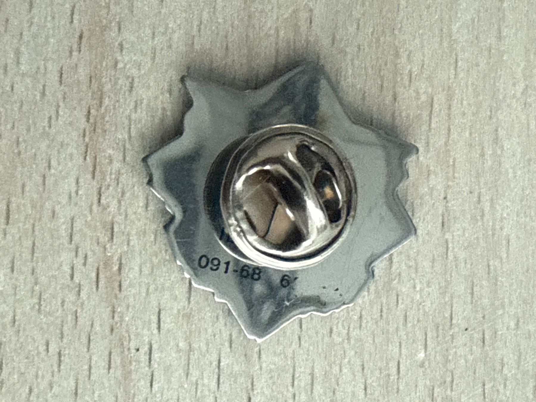 Placchette & Badge: Pin Radio 24 102.8 – Usato da Glattbrugg venduto da Schweigmatt 1