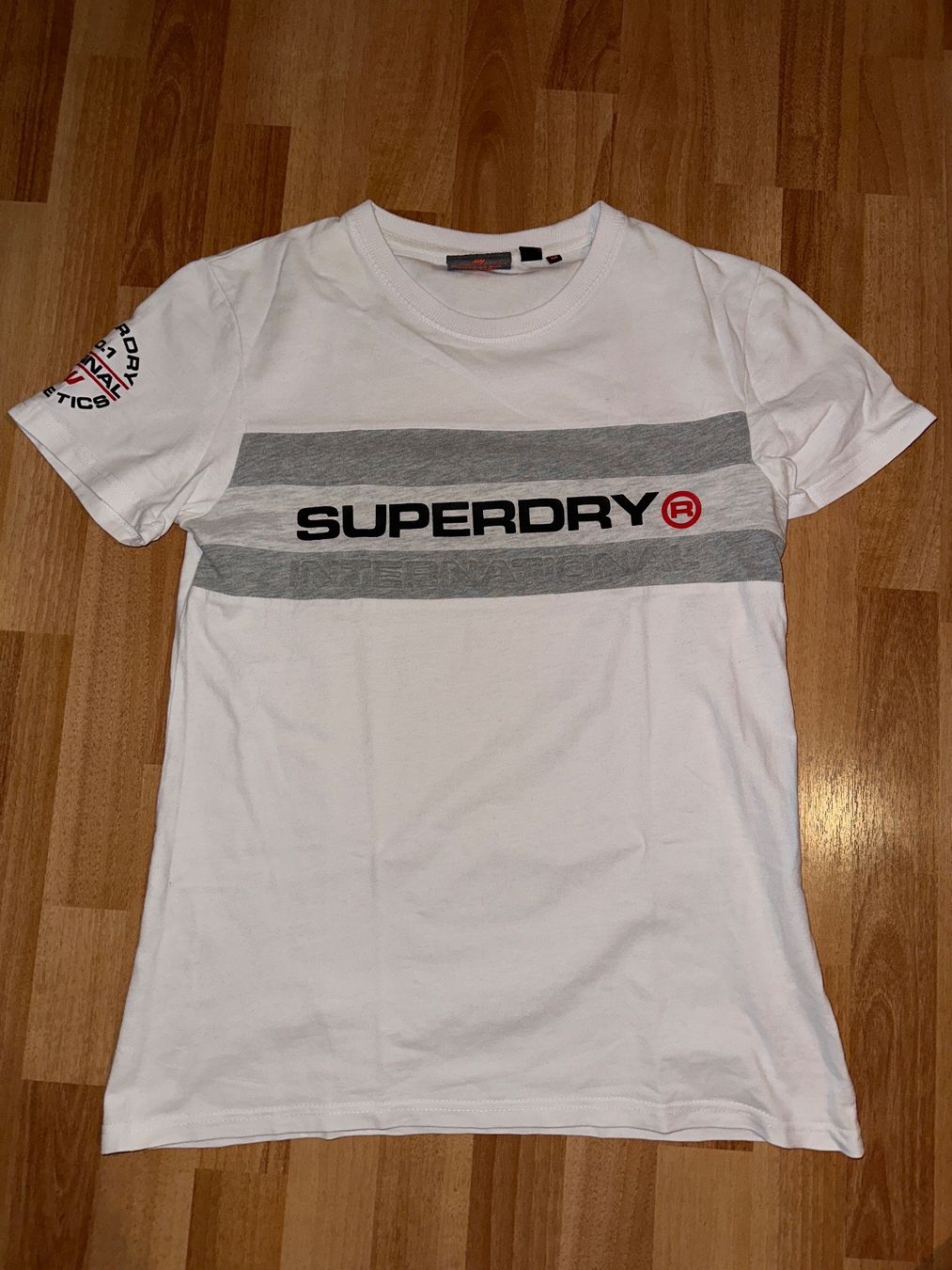 Superdry T-shirt: Superdry T-Shirt Gr. M weiss – Usato da St. Gallen venduto da mai_zpt7